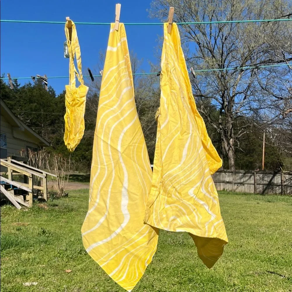 UO Lucas Marble Sham Set in Vibrant Yellow & White Swirl Pattern Standard Size